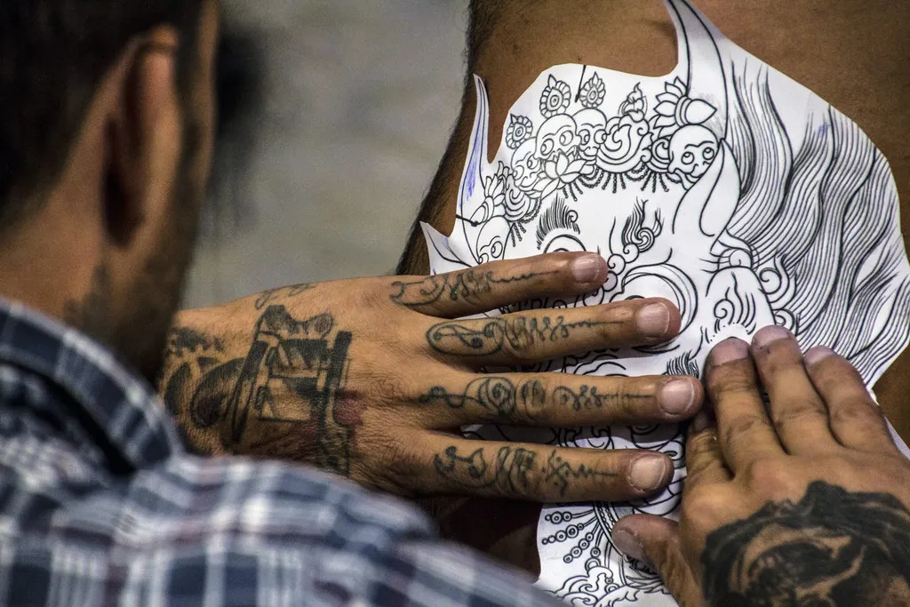 Del calco a la piel, Espalda · en proceso. Tatuaje de muestra.